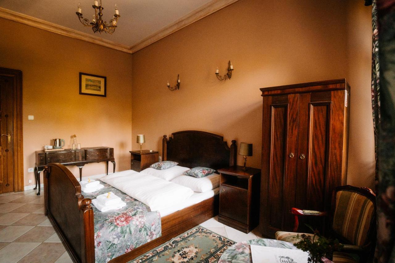 Palac Srodka Chrzypsko Wielkie エクステリア 写真