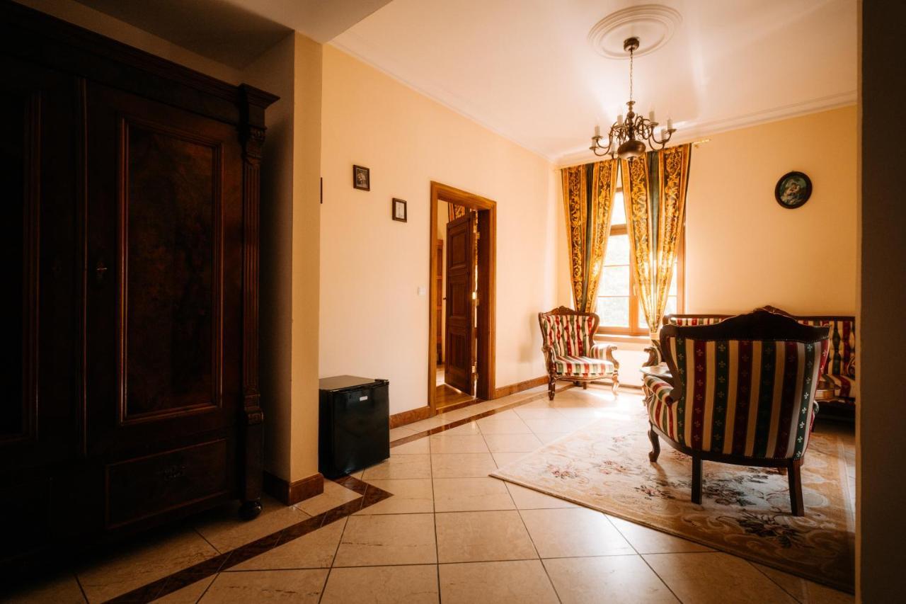 Palac Srodka Chrzypsko Wielkie エクステリア 写真